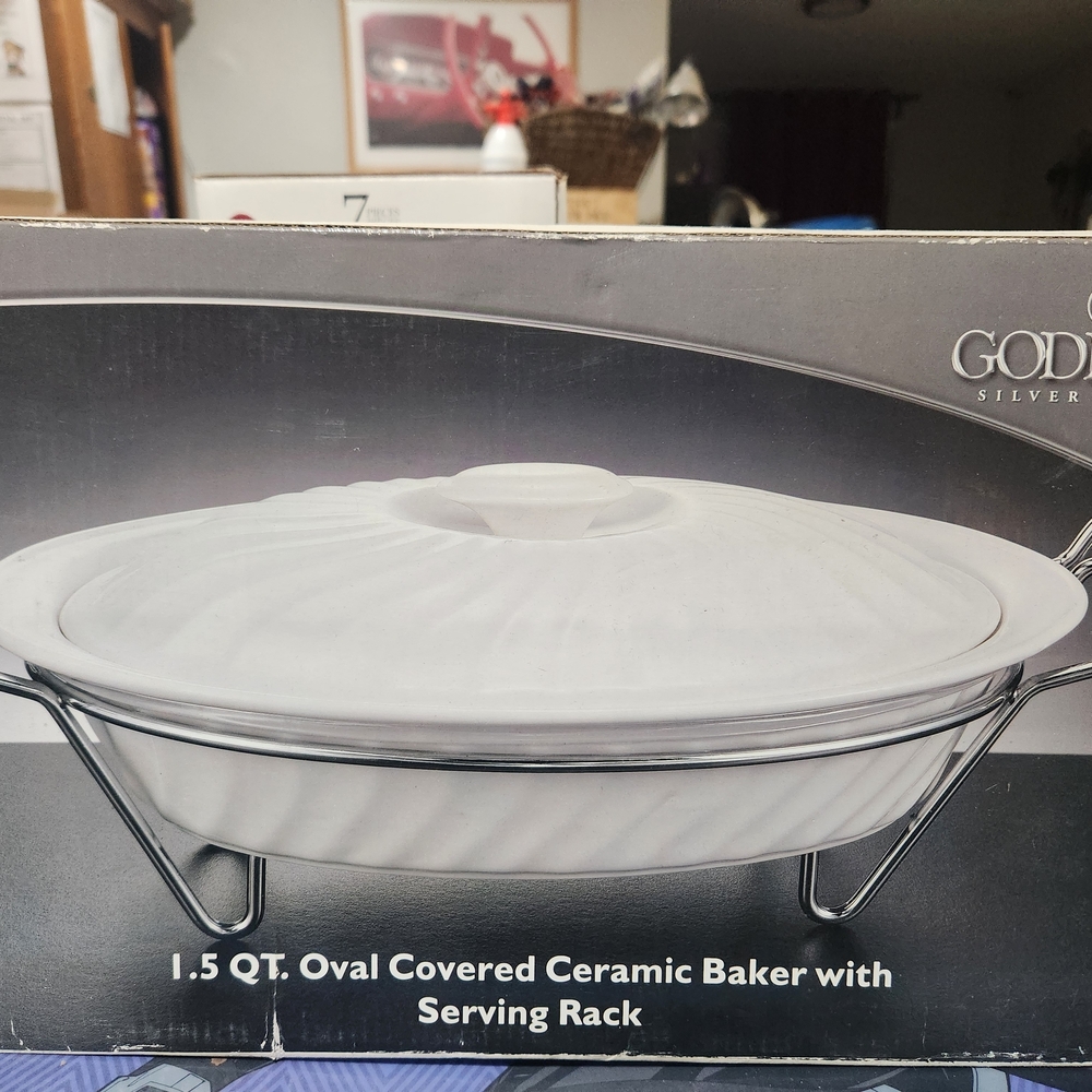 Godinger White Oval Ceramic Baker with Serving Rack - Picture 2 of 2